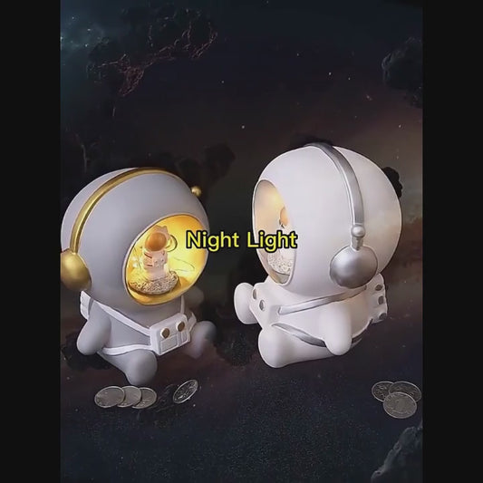 EasyBuy Astronaut Night Light Piggy Bank – Desktop Decoration (Random Design)